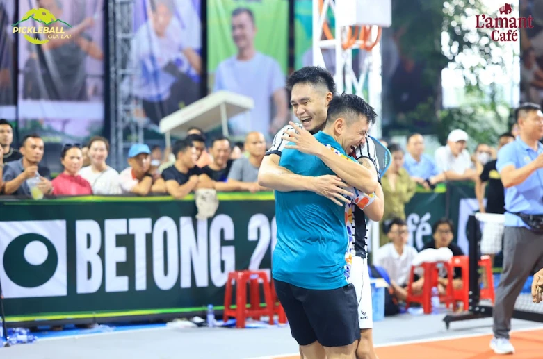 Lý Hoàng Nam – Trịnh Linh Giang giành chiến thắng chung cuộc Screenshot (264).png