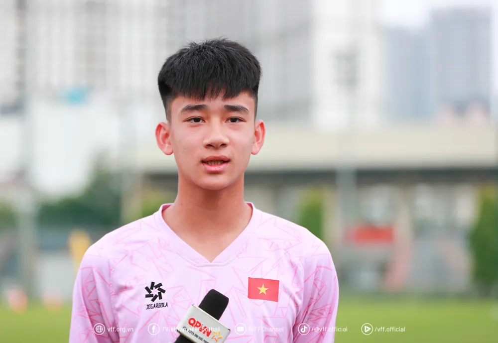 Tiền đạo Nguyễn Văn Dương IMG_1336.jpg