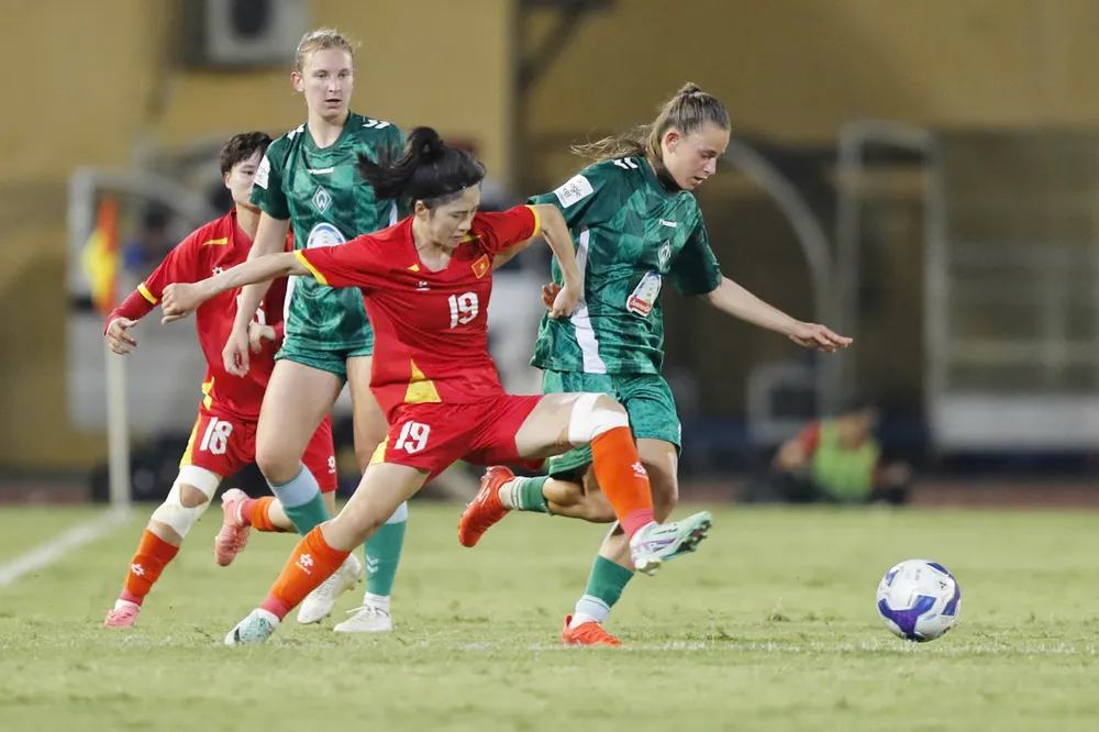 Lấn lướt về mọi mặt, Werder Bremen giành chiến thắng cách biệt chung cuộc. z6608683567226_c78d17add3bb37c651facf006ccd5faa.jpg