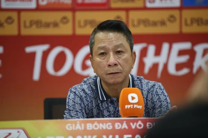 HLV Văn Sỹ Sơn là nhà cầm quân thứ 10 rời ghế "nóng" ở mùa bóng 2024-2025. Ảnh: PHI HẢI