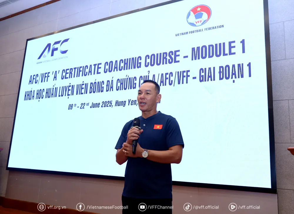 Cựu cầu thủ Bình Định, Lê Minh Mính được bầu làm lớp trưởng. IMG_5676.jpg