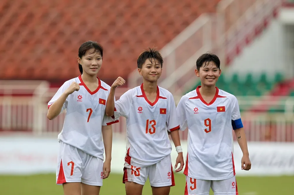 Giành ngôi đầu bảng A, U19 nữ Việt Nam sẽ gặp U19 nữ Indonesia ở bán kết z6701929206145_782fe52ace106d21c0e0cb26e4152c87.jpg