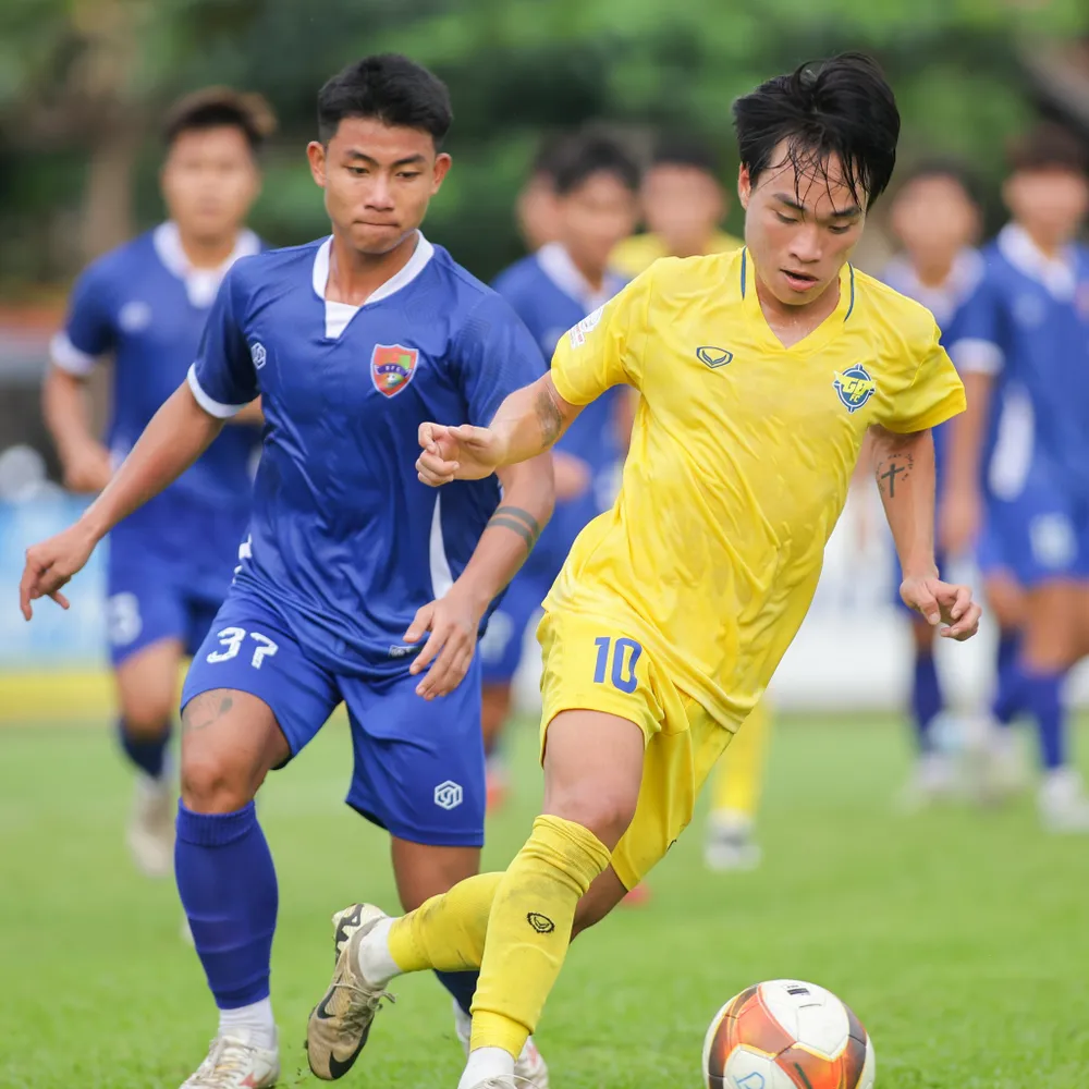 Gia Định giành chiến thắng 3-0 trước Đắk Lắk vào chiều 17-6 507077412_1269852101807046_2305152685920754824_n.jpg