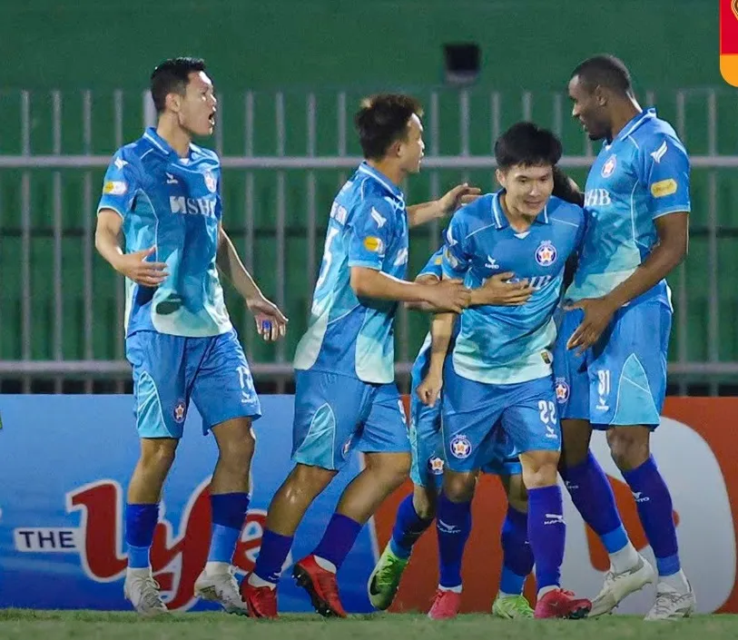 Đà Nẵng đã tự cứu trong những thời điểm khó khăn, nhất là 2 trận thắng trước chính Bình Định để tạo bước ngoặt trong cuộc đua trụ hạng. 497010749_1231358835664444_3412837878899130798_n.jpg