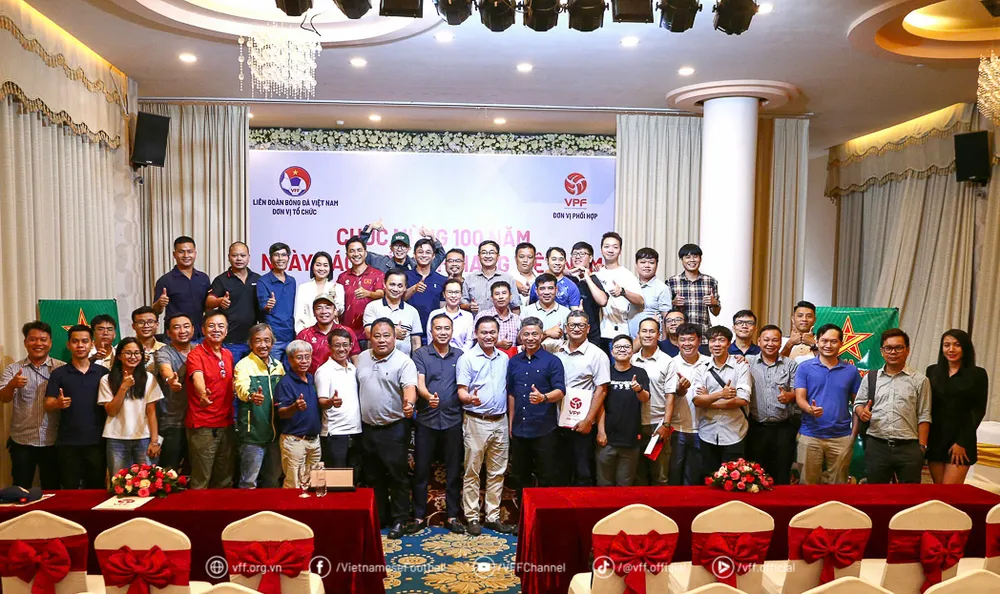 Lãnh đạo VFF và VPF chụp hình lưu niệm củng giới truyền thông VFF-WM-1-1.jpg