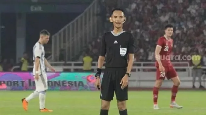 Trọng tài Usaid Bin Jamal sẽ điều hành phòng VAR 1111.jpg