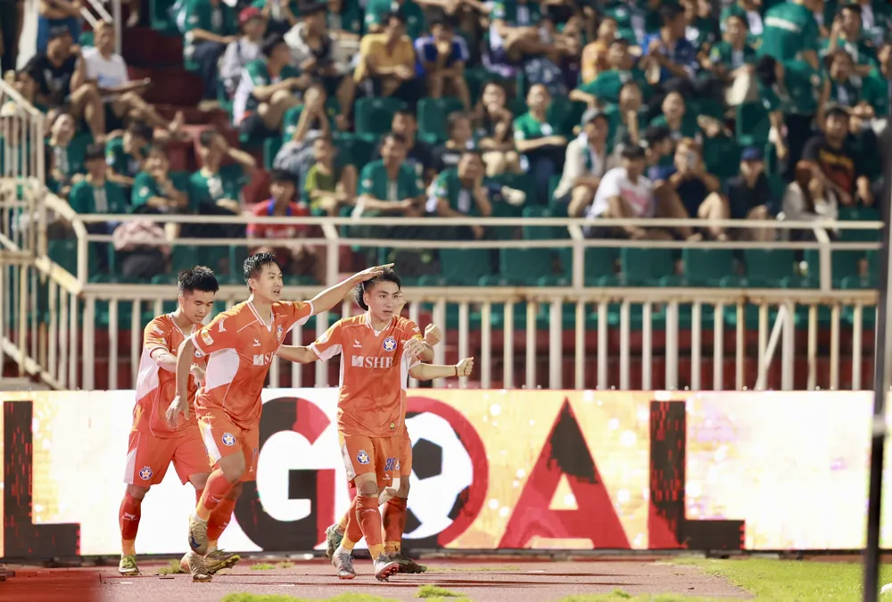 Giành chiến thắng 2-0, Đà Nẵng trụ hạng V-League z6748752756900_9550b85b18809093ba53d714c8a75e27.jpg