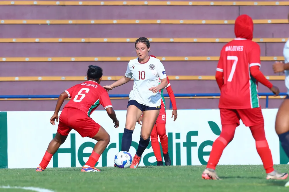 Guam (áo trắng) thắng cách biệt 3-0 trước Maldives IMG_4856-1.jpeg