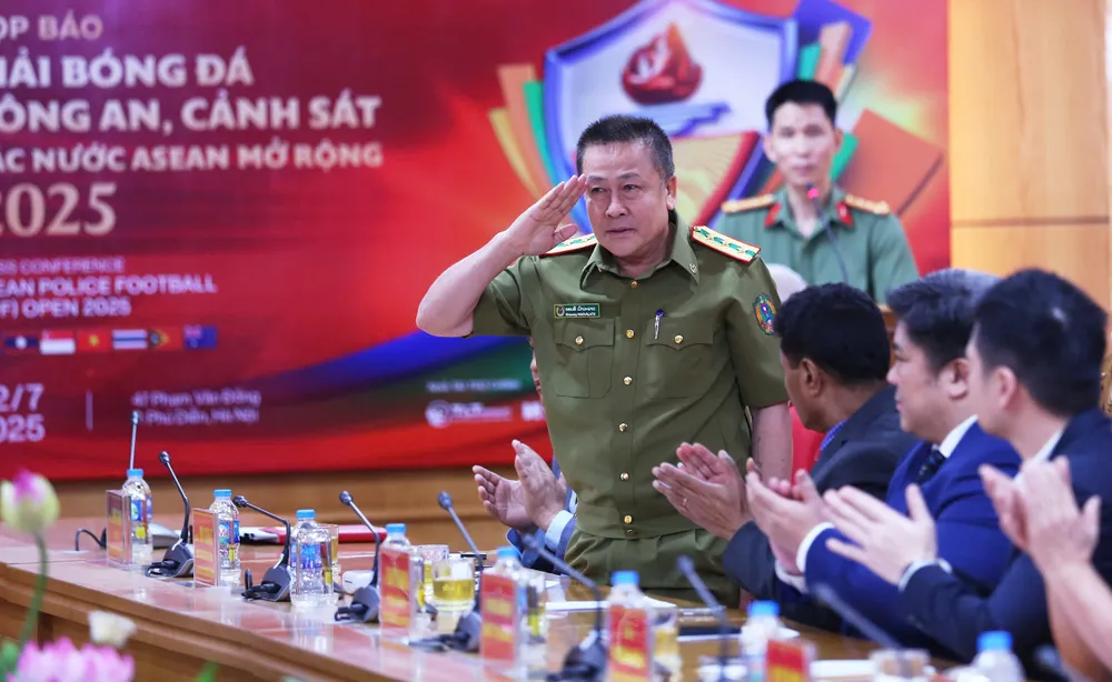Tham dự giải năm nay có 8 đội, được chia vào 2 bảng thi đấu tại Hà Nội và Hưng Yên. z6763359037224_aa988fab026f80794a8959f585d14934.jpg