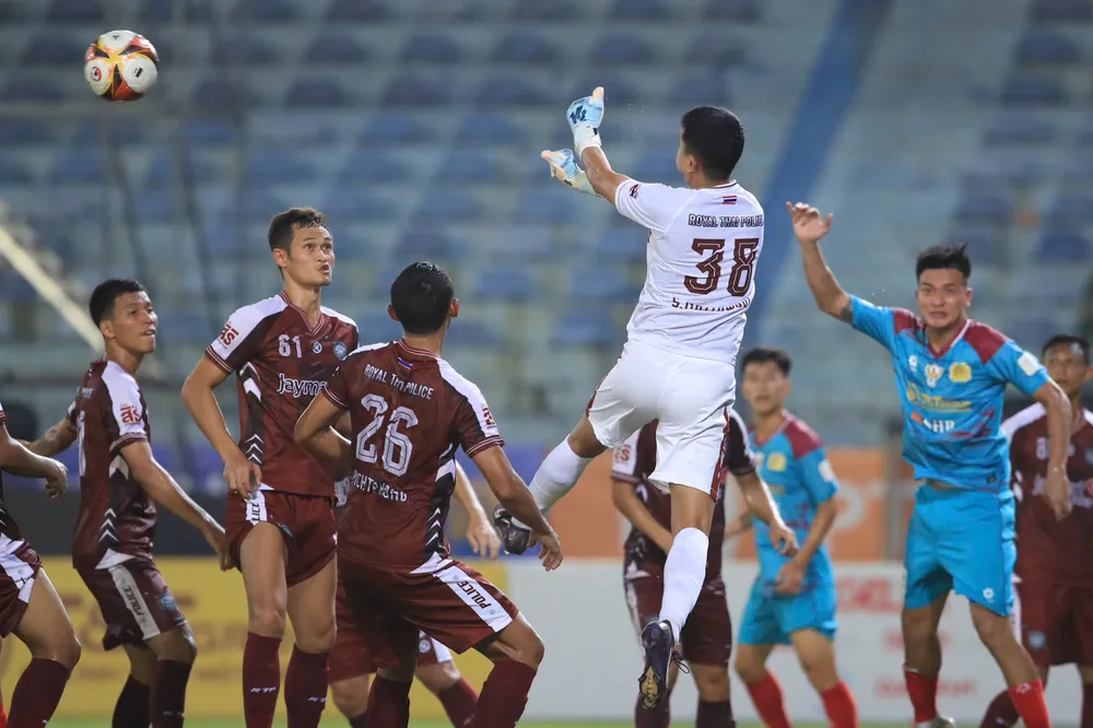 Dù tung lực lượng khá mạnh và có thế trận lấn lướt, nhưng đội chủ nhà không thể giành trọn 3 điểm. z6788642972101_a2667607c8309040f086b991ea0cf0b6.jpg