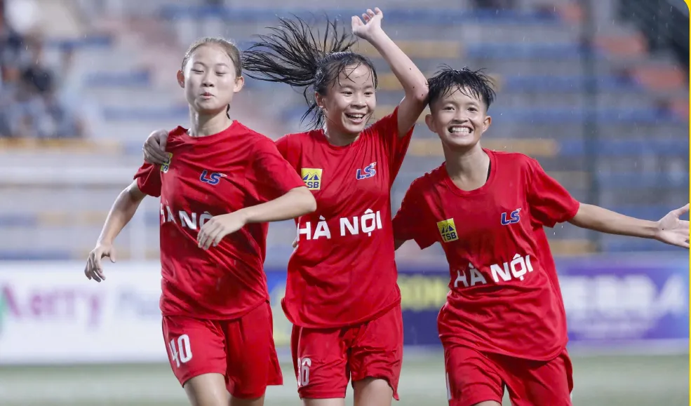 Các cô gái trẻ Hà Nội đăng quang ở giải vô địch U16 nữ quốc gia 2025.