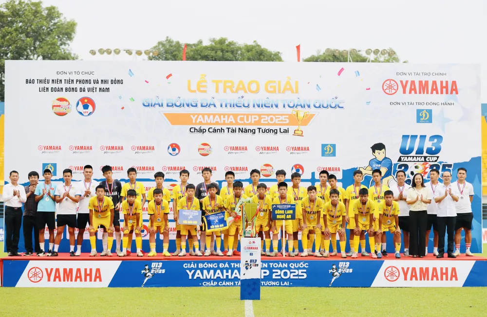 Đội SLNA giành Huy chương bạc Ảnh 2 (2).jpg
