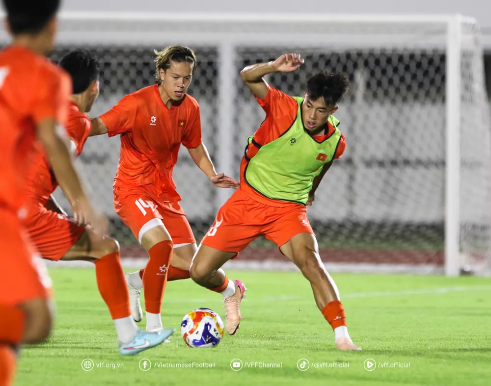 U23 Việt Nam trên sân tập vào tới 15-7 VFF_8739.jpg