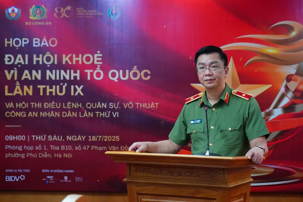 Thiếu tướng Phạm Kim Đĩnh - Cục trưởng Cục Công tác chính trị, Bộ Công an - chủ trì cuộc họp báo. z6816449266055_7cf8a3c01b7cbb6843478553c1e62276.jpg