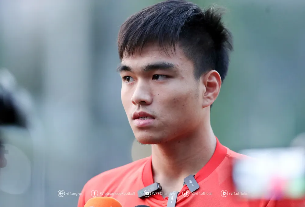 Tiền đạo Công Phương. VFF-20.jpg