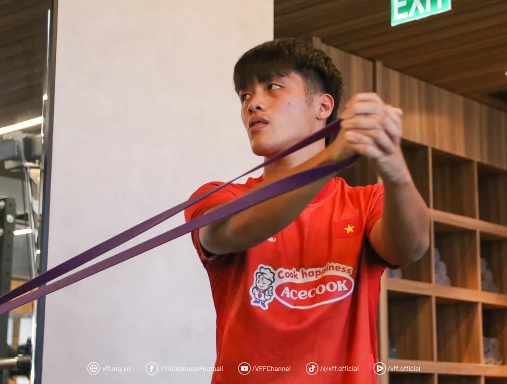 Quốc Việt ở phòng tập gym ngày 26-7. VFF-33.jpg