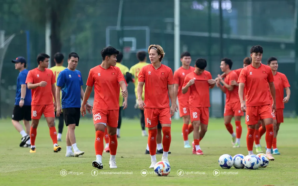 Đội tuyển U23 Việt Nam trên sân tập buổi cuối cùng trước trận tranh chung kết cùng đội chủ nhà.