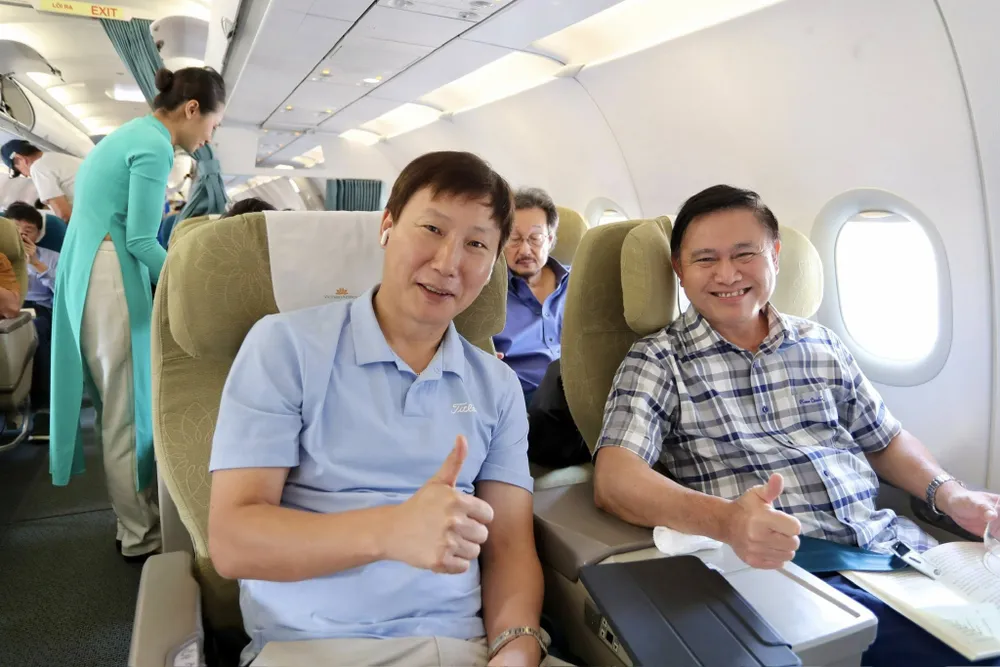 Đây là lần thứ ba liên tiếp U23 Việt Nam vô địch U23 Đông Nam Á (2022, 2023, 2025), lập nên cột mốc lịch sử và tiếp tục mở ra kỳ vọng cho các chiến dịch quan trọng phía trước như vòng loại U23 châu Á 2026 và SEA Games 33. Với trưởng đoàn Trần Anh Tú và HLV Kim Sang-sik thì đây là lần thứ hai trong năm nay vô địch Đông Nam Á. Trước đó hồi đầu năm, cả hai đã góp công trong việc đưa đội tuyển Việt Nam vô địch Asean Cup 2024. 518417772_24975644362025614_428871908156575368_n.jpg