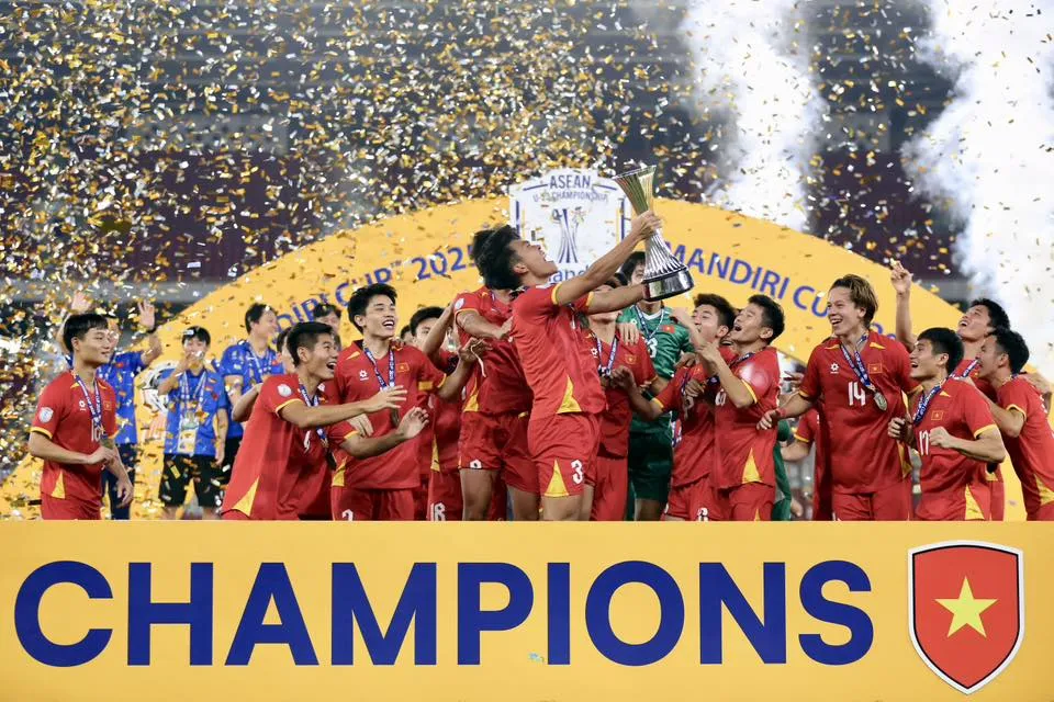 Thành công mà U23 Việt Nam đạt được với 3 lần liên tiếp vô địch cho thấy sự ổn định, mạnh mẽ của các tuyến kế thừa, luôn sẵn sàng để tiếp nối các đàn anh. 524197550_24971921165731267_1705629481854921264_n.jpg