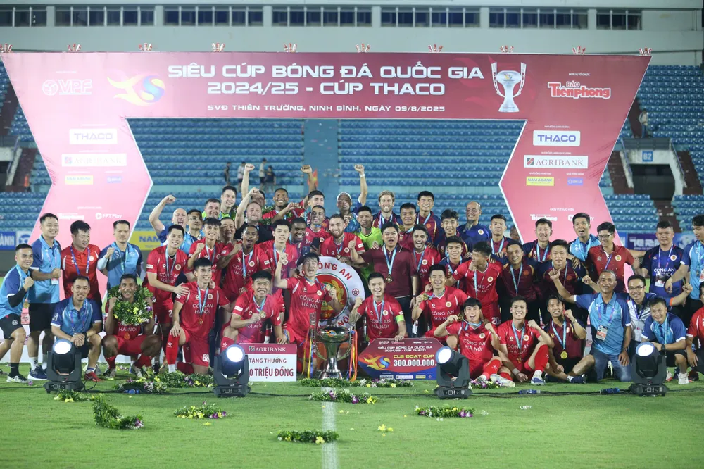 CAHN vô địch sau chiến thắng ngay tại "chảo lửa" Thiên Trường. Ảnh: MINH HOÀNG