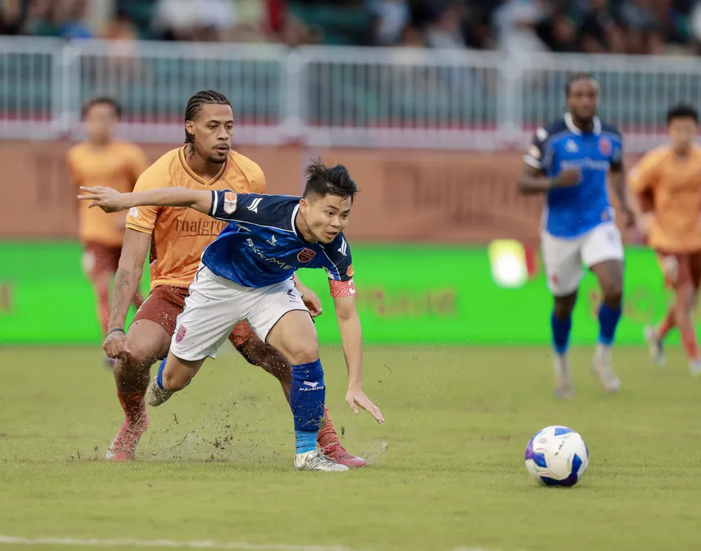 Becamex TPHCM có khởi đầu ấn tượng qua trận thắng 3-0 ngay trên sân Pleiku. Ảnh: MINH TRẦN