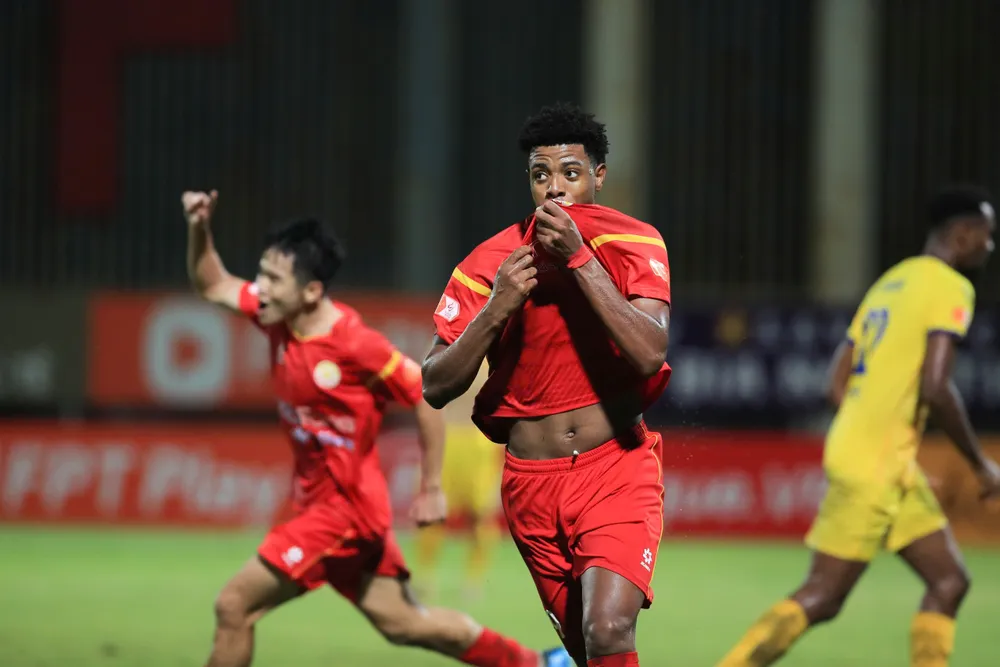 PVF đã có màn "chào sân" V-League thật ấn tượng bằng chiến thắng 2-1 trước SLNA.