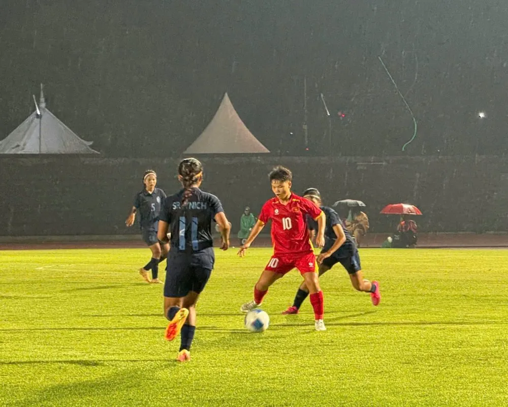 Minh Anh tỏa sáng khi thực hiện được cú hatrick bàn thắng trong trận ra quân.