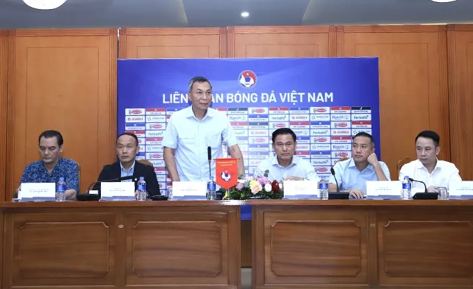 Chủ tịch VFF Trần Quốc Tuấn phát biểu tại Hội nghị