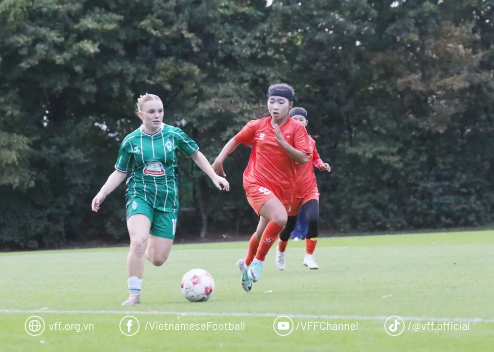 Đội hình 2 của Werder Bremen là "quân xanh" chất lượng cho các cô gái Việt Nam thử sức.