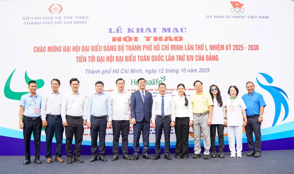 Các đại biểu trung ương và TPHCM đến tham dự Hội thao chào mừng Đại hội đại biểu Đảng bộ TPHCM lần thứ I, nhiệm kỳ 2025-2030