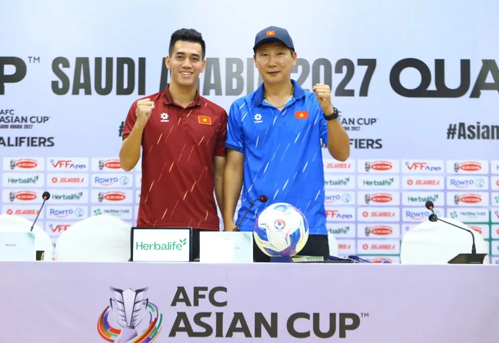 Thầy trò đội tuyển Việt Nam hạ quyết tâm trước trận gặp Nepal vào tối 14-10.