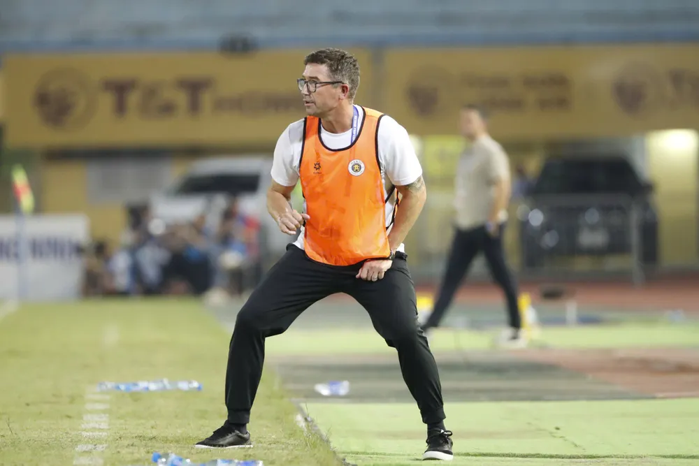 HLV Harry Kewell có khởi đầu chưa như ý cùng Hà Nội FC. Ảnh: MINH HOÀNG