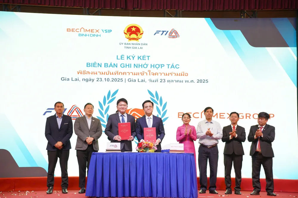 Ông Nguyễn Thế Duy – Phó Chủ tịch HĐQT kiêm Phó Tổng giám đốc Becamex Group, Chủ tịch HĐQT Công ty Cổ phần Becamex Bình Định đại diện ký kết Biên bản ghi nhớ hợp tác với Liên đoàn các ngành công nghiệp Thái Lan (FTI)