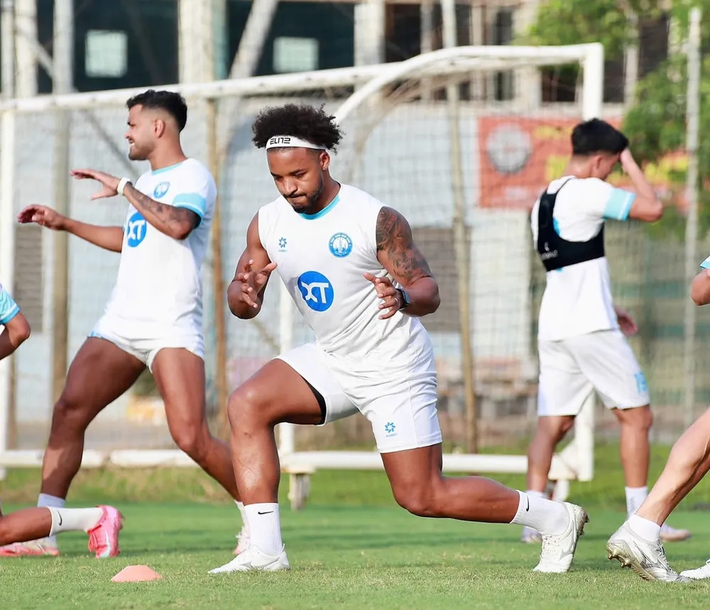 Xuân Son đang trở lại mạnh mẽ trên sân tập cùng CLB Nam Định.