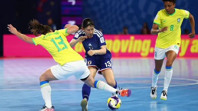 Đội tuyển futsal nữ Brazil thắng đậm 6-1 trước các cô gái Nhật Bản ở vòng tứ kết.