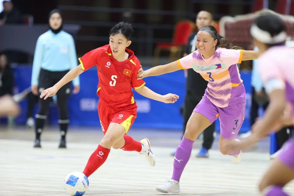 Đội tuyển futsal nữ Việt Nam vượt qua Indonesia ở trận bán kết 1.