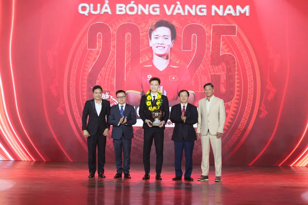 Đại sứ Thương hiệu LPBank Hoàng Đức được vinh danh Quả bóng vàng Việt Nam 2025