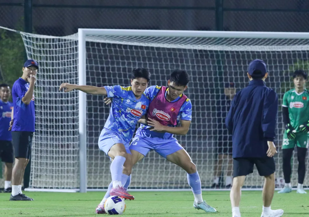 Các cầu thủ nhanh chóng đi vào tập luyện sau khi ổn định nơi nghỉ ngơi được LĐBĐ Qatar bố trí chu đáo.