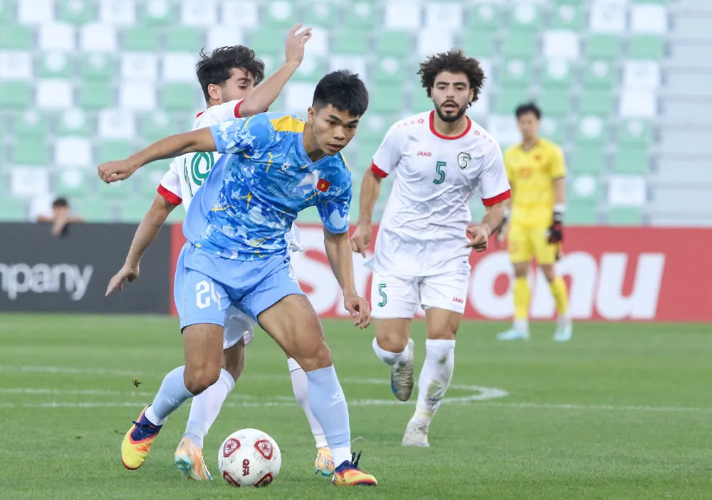 HLV Kim Sang-sik sử dụng lần lượt 22 cầu thủ trong cuộc so tài cùng U23 Syria.