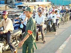 Những “cảnh sát giao thông” nghiệp dư! ảnh 2 Những “cảnh sát giao thông” nghiệp dư! ảnh 2