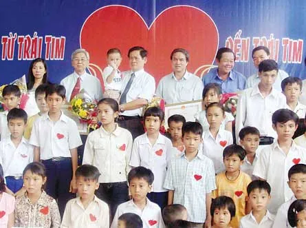 Lê Huỳnh - Nguyện làm “tay vịn” cho những mảnh đời...
