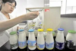 Trung Quốc bắt thêm 6 đối tượng sản xuất “sữa độc”