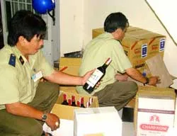 Chống rượu giả, rượu lậu: Lờn thuốc!