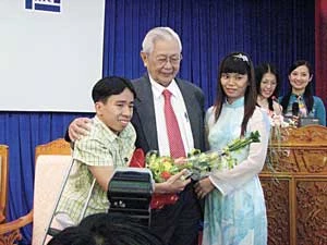 Ca mổ tách rời cặp song sinh Việt-Đức - 20 năm nhìn lại và đi tới