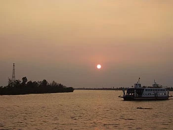 Hoàng hôn trên sông Tiền
