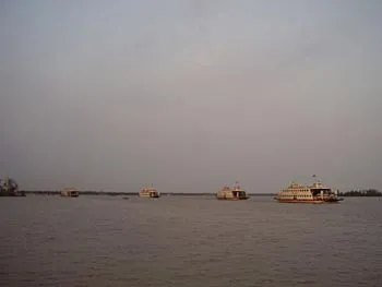 Phà về Bến - Hình ảnh không còn nữa mỗi khi về quê ngoại khi Cầu Rạch Miễu hoàn thành Phà về Bến - Hình ảnh không còn nữa mỗi khi về quê ngoại khi Cầu Rạch Miễu hoàn thành