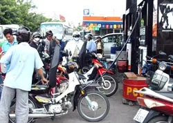 Về vi phạm đo lường - chất lượng xăng dầu : Người dân còn bị “móc túi” dài dài!