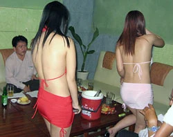 Nỗi buồn “kiều nữ” ly hương - Bài 2: Những “cuộc say đầy tháng…”