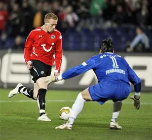 Trận đấu sớm vòng 13, Hannover - Bochum 1-1: Quà tặng khách