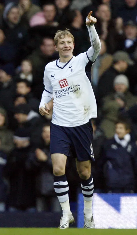 Pavlyuchenko lại tỏa sáng